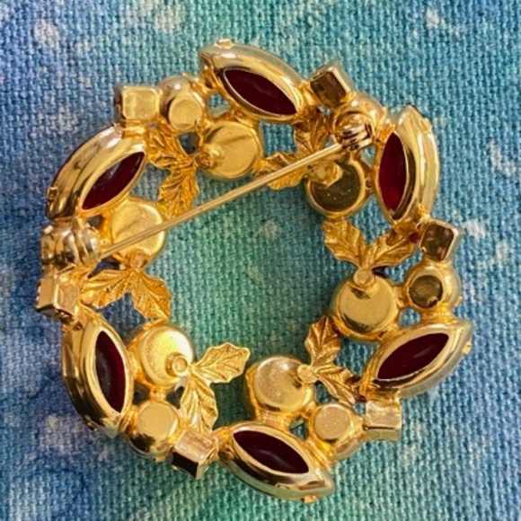 VINTAGE  Brooch Jeweled Wreath - Picture 2 of 5